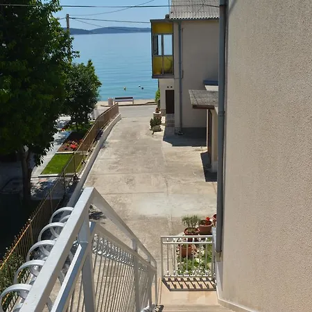 More * Kaštela